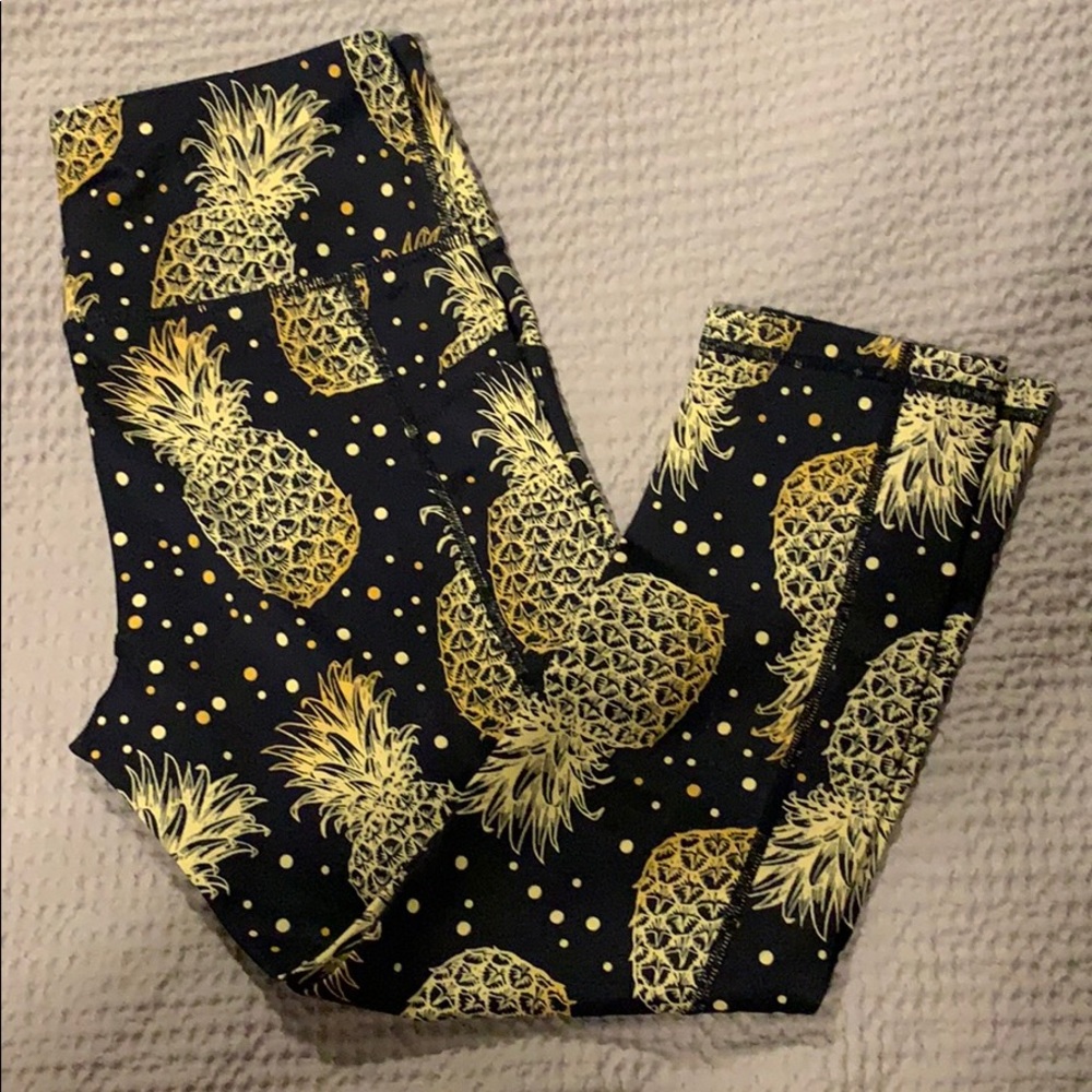 CVG Fineapples capri length leggings